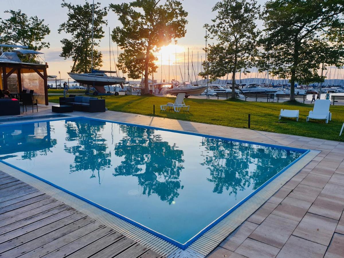 Butique Apartman Balatonlelle Ngoại thất bức ảnh